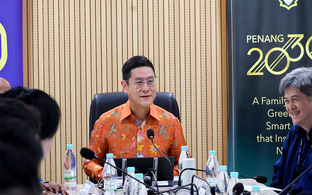 YB Tuan Zairil Khir Johari, Penang State Executive Councillor for Infrastructure, Transport and Digital, delivering his remarks