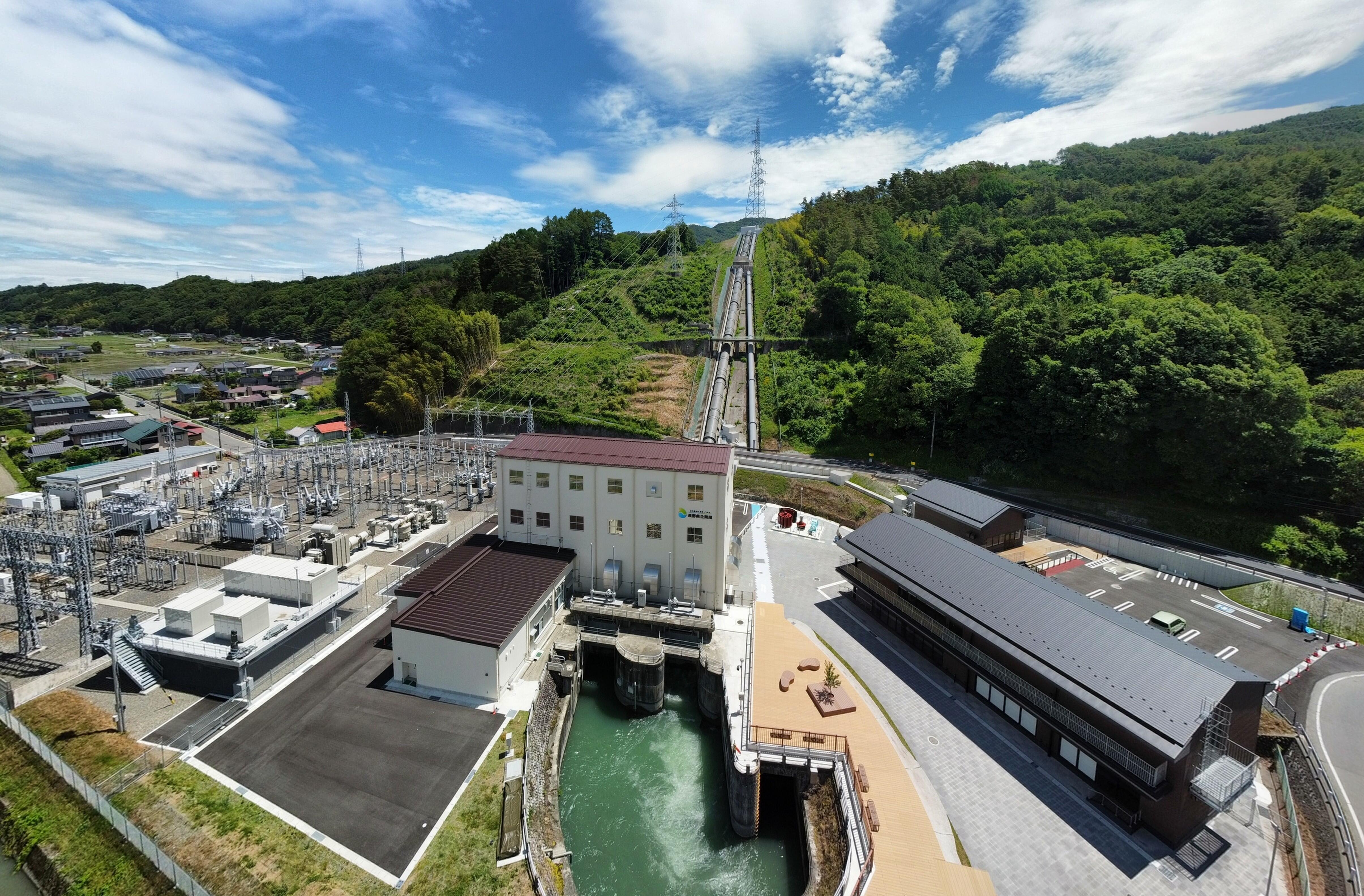 改修された春近発電所の外観
